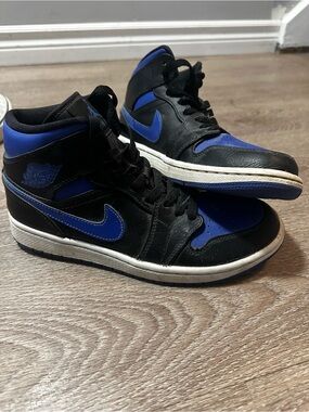 Jordan Mid-Top Sneakers - Black & Blue